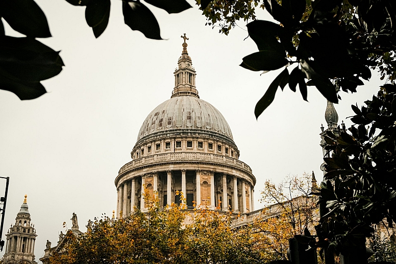 the amazing architecture of london st pauls cathedral